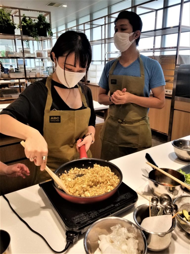 เรียนทำอาหาร ABC Cooking Studio (เมนูมะเขือยาวของดีย่าน Senshu,Osaka)