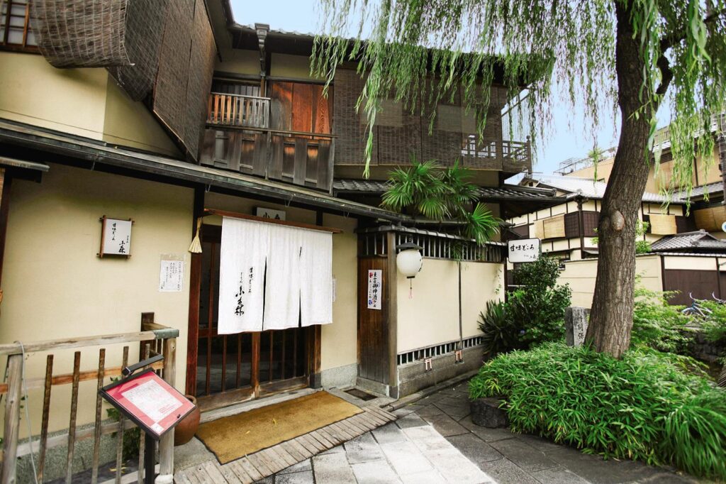 Gion Komori 